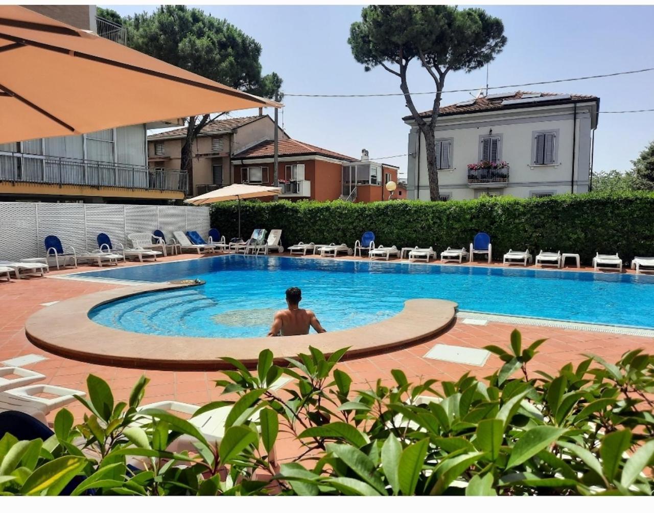 Residence Il Capodoglio ริมินี ภายนอก รูปภาพ