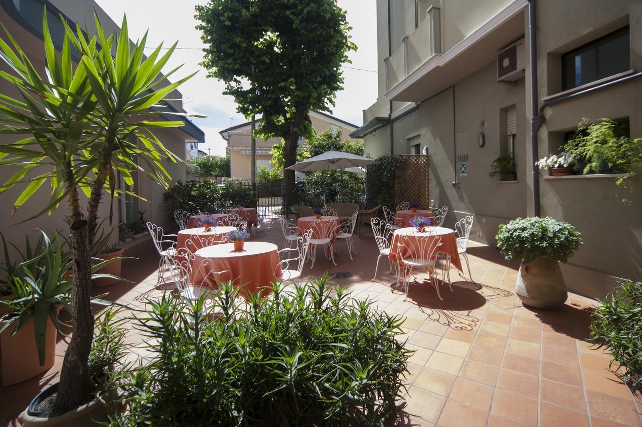 Residence Il Capodoglio ริมินี ภายนอก รูปภาพ